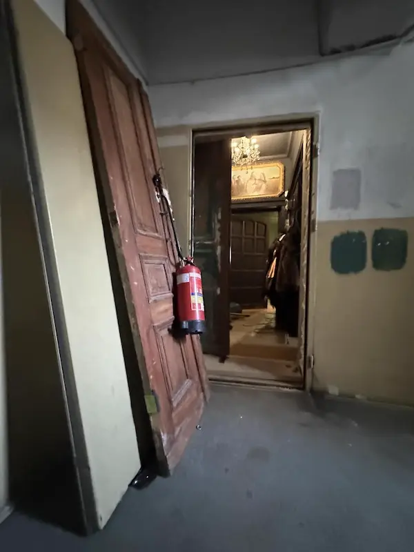 Drzwi po ataku